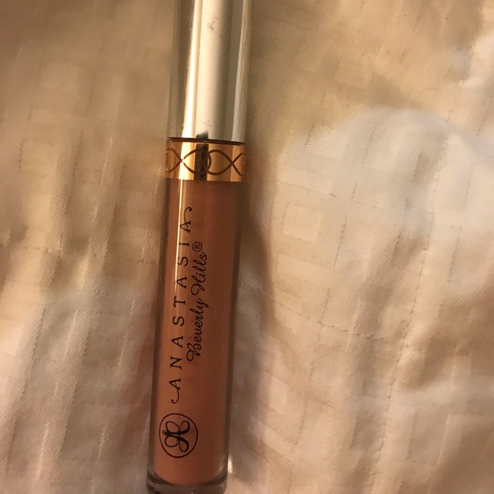 Anastasia beverly hills lipstick in color naked